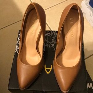 💝Lovely brown platform pointed toe pumps💝